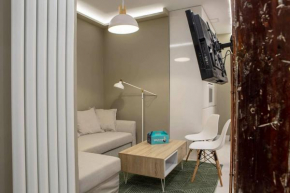 Cozy 3 Bedroom Apartment with Patio in Madrid's City Center